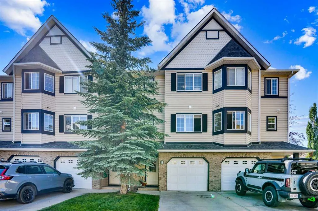 54 Cougar Ridge Mews SW