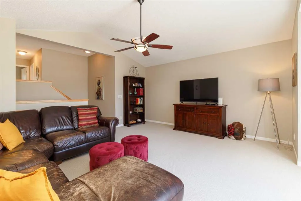 9 Springborough Point SW