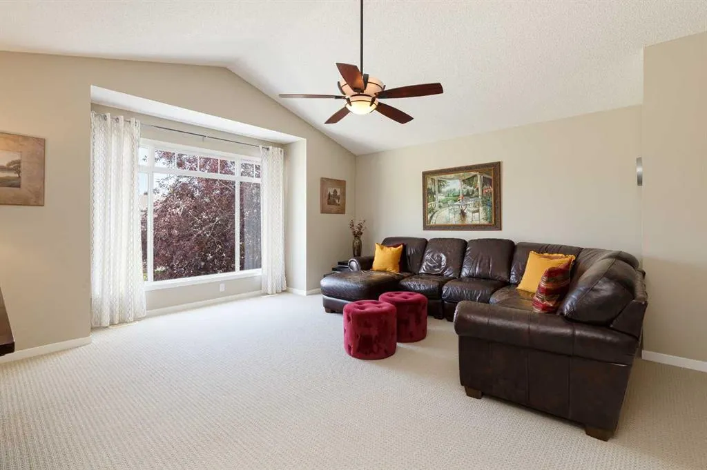 9 Springborough Point SW