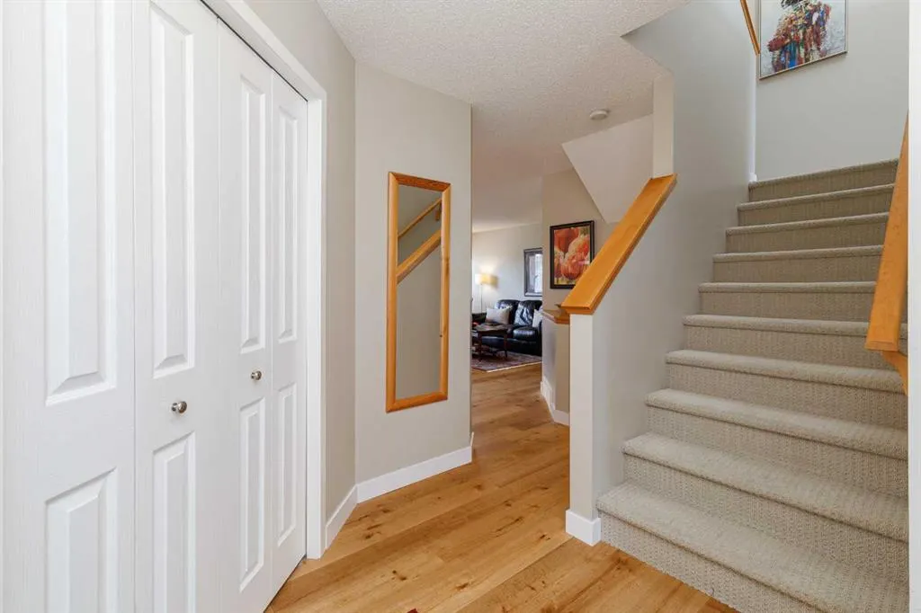 9 Springborough Point SW