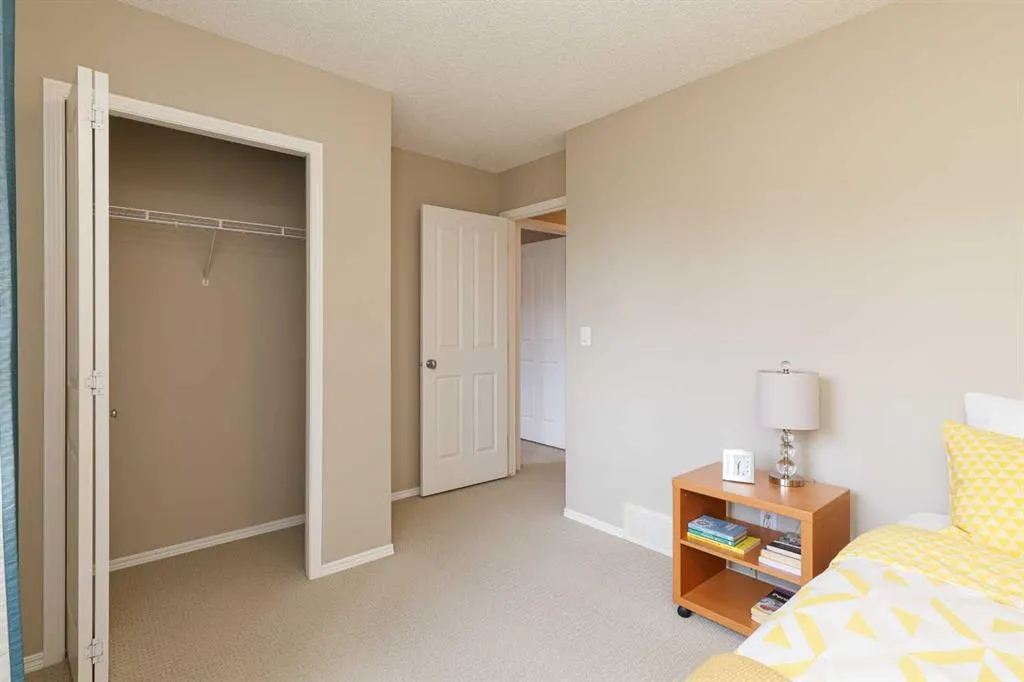 9 Springborough Point SW