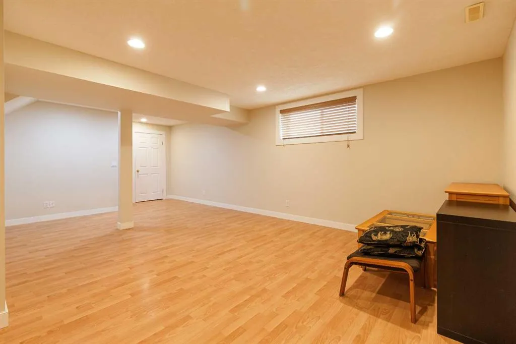 9 Springborough Point SW