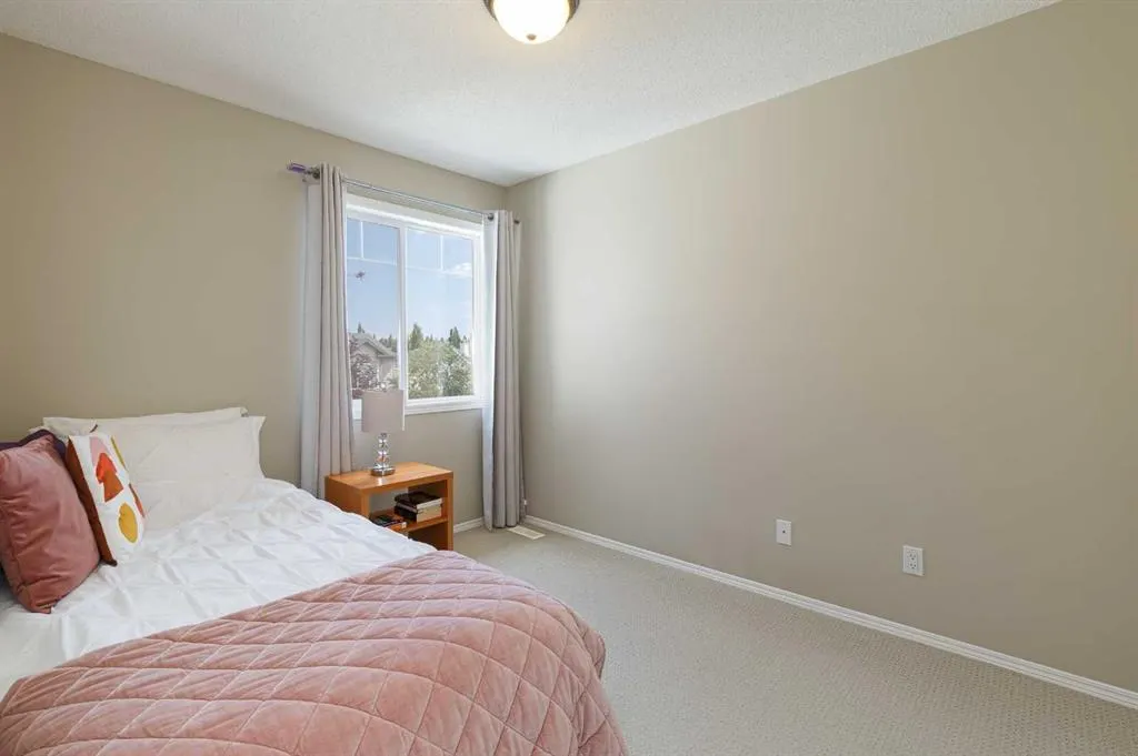 9 Springborough Point SW