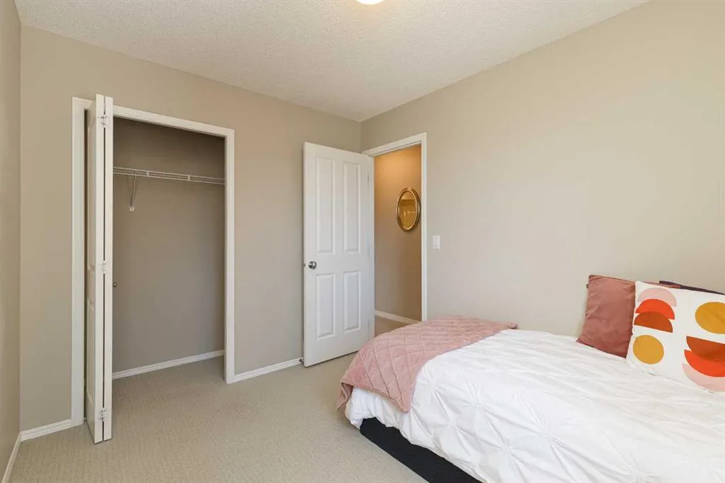 9 Springborough Point SW