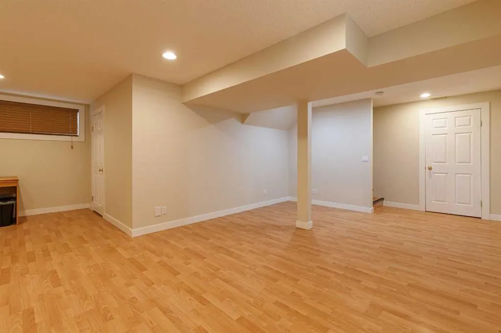 9 Springborough Point SW