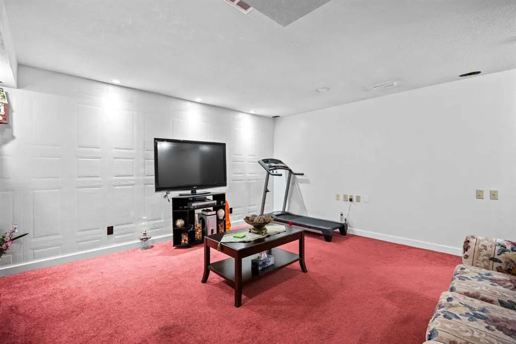 108 Templegreen Road NE