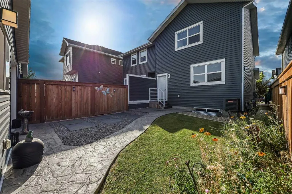 186 Redstone Drive NE