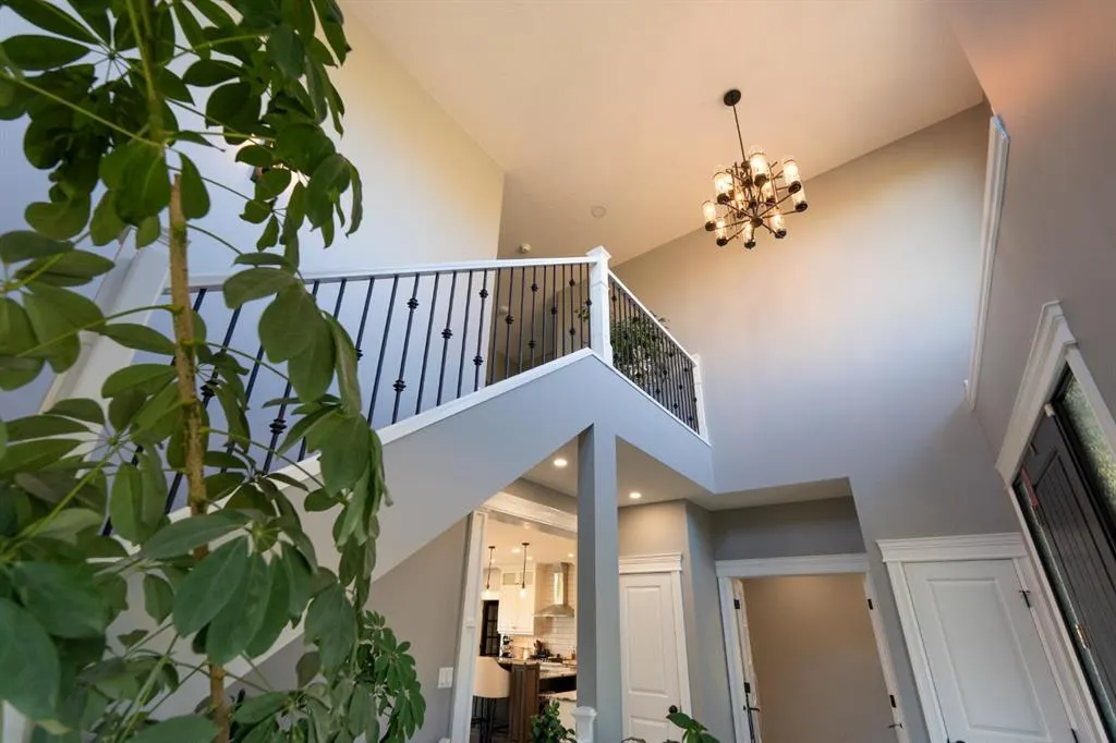 105 Whitetail Place W