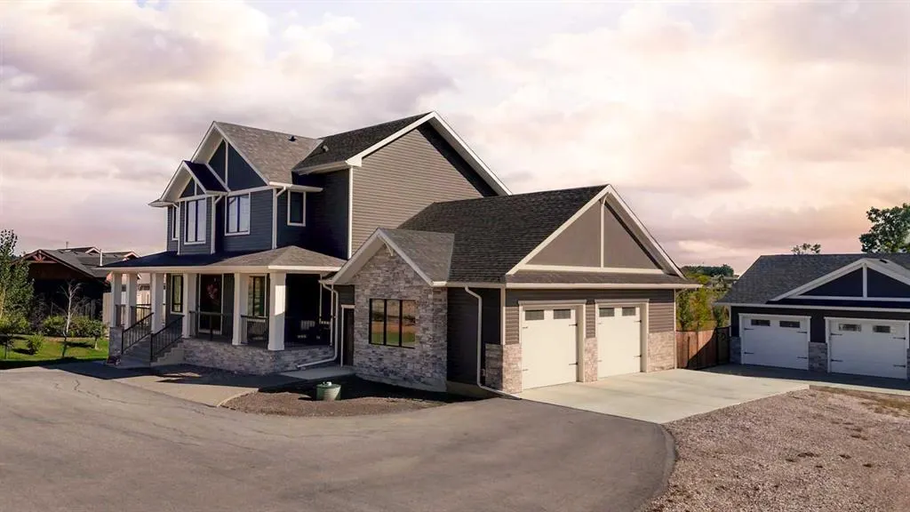 105 Whitetail Place W