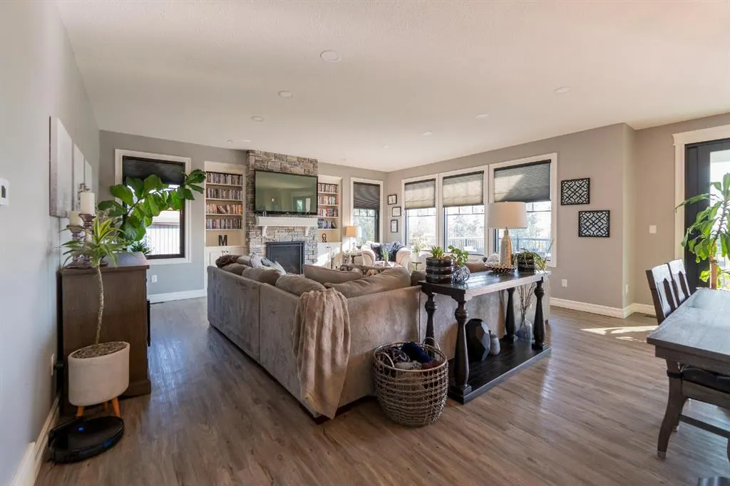 105 Whitetail Place W
