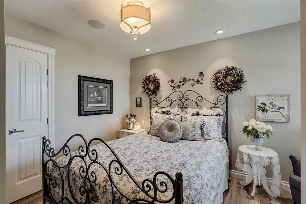 68 Mahogany Crescent SE