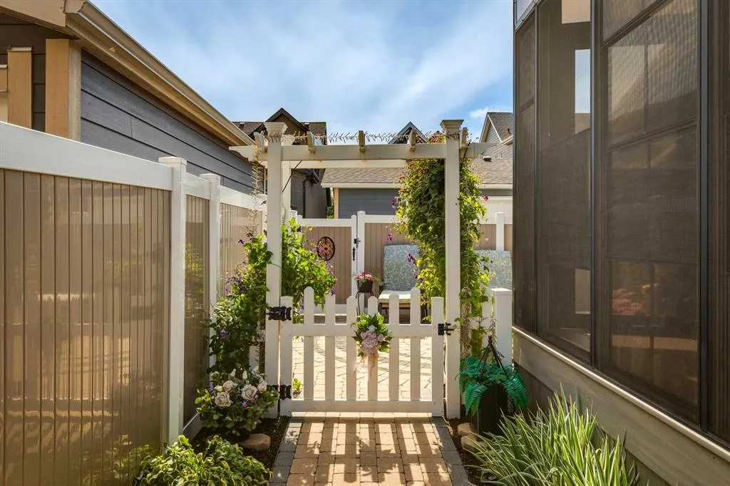 68 Mahogany Crescent SE