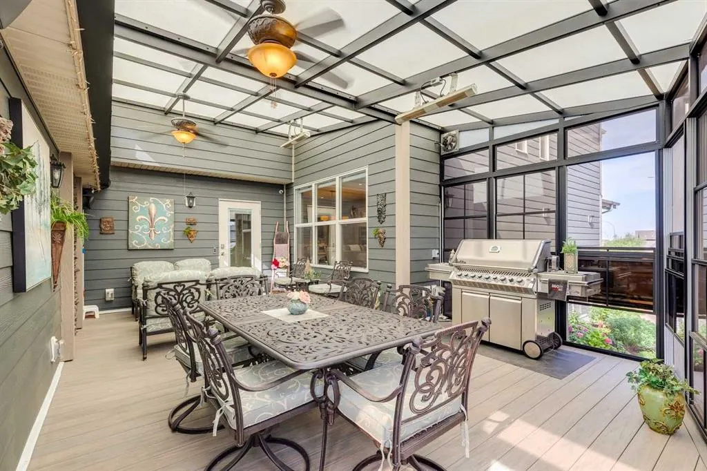 68 Mahogany Crescent SE