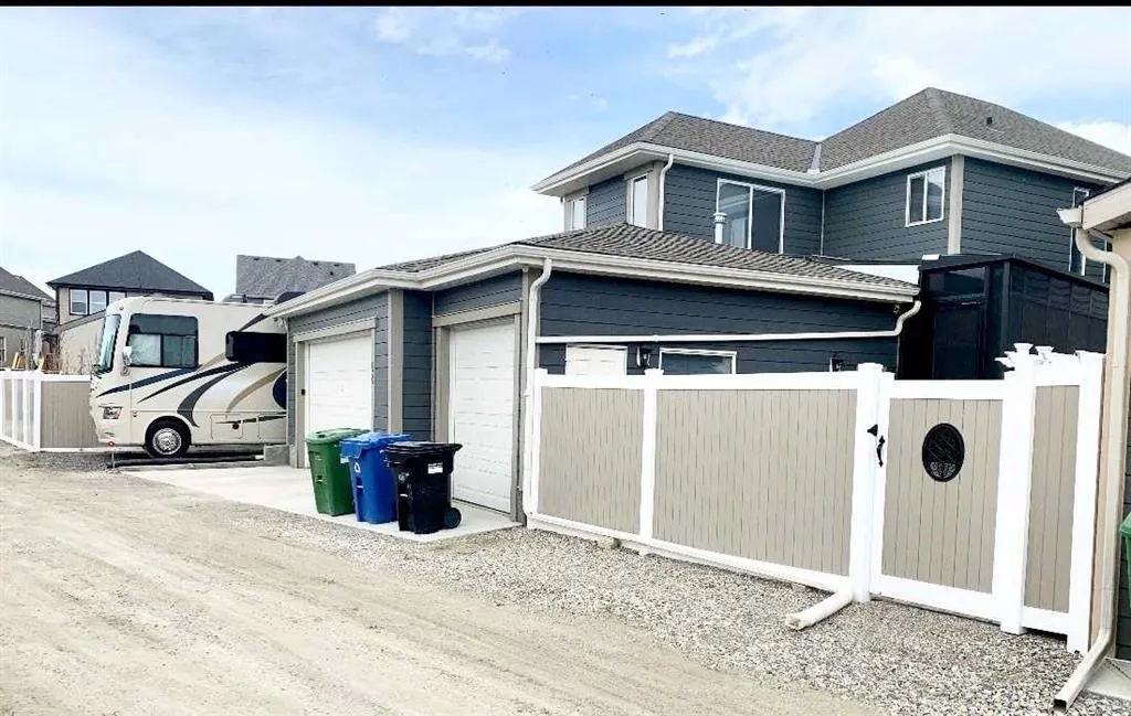 68 Mahogany Crescent SE