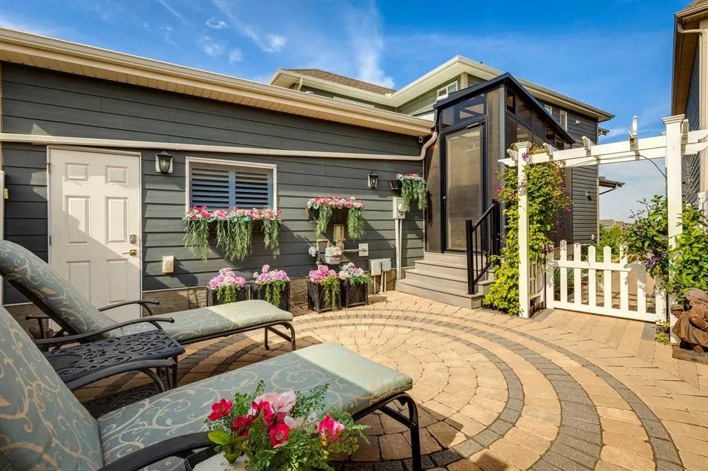 68 Mahogany Crescent SE