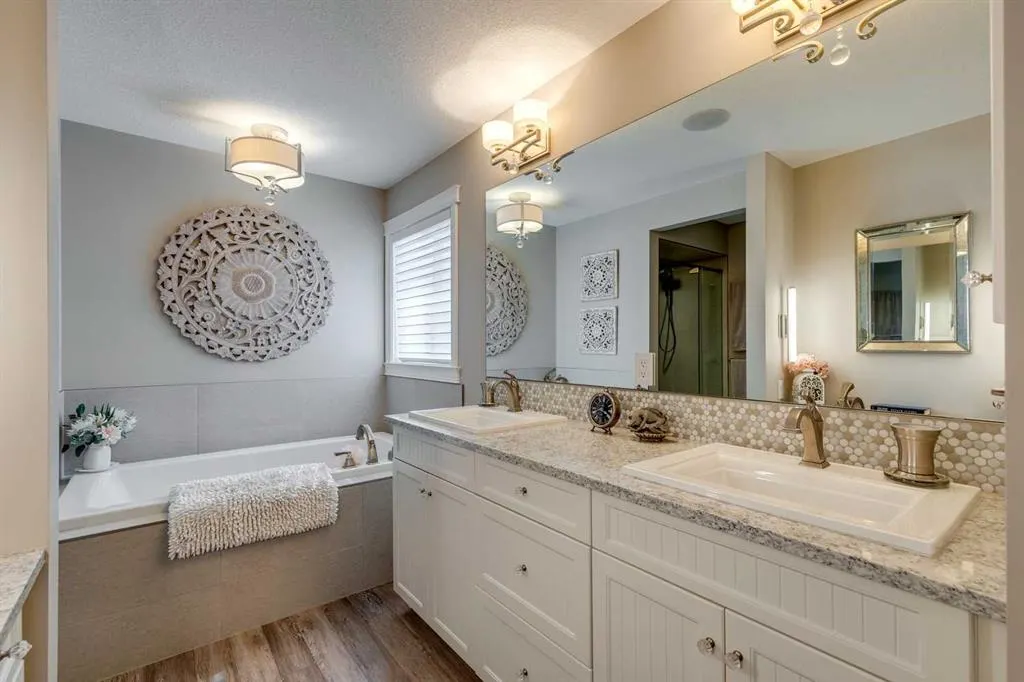 68 Mahogany Crescent SE