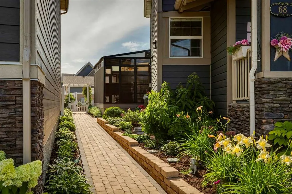 68 Mahogany Crescent SE