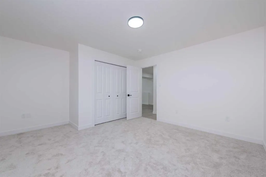 93 Coral Reef Crescent NE