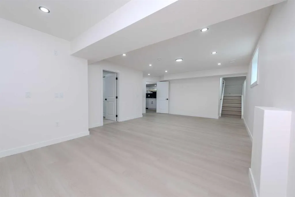 93 Coral Reef Crescent NE