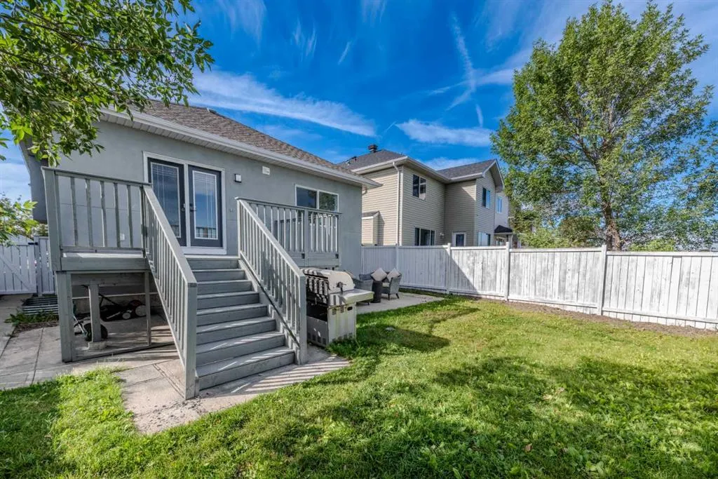 93 Coral Reef Crescent NE