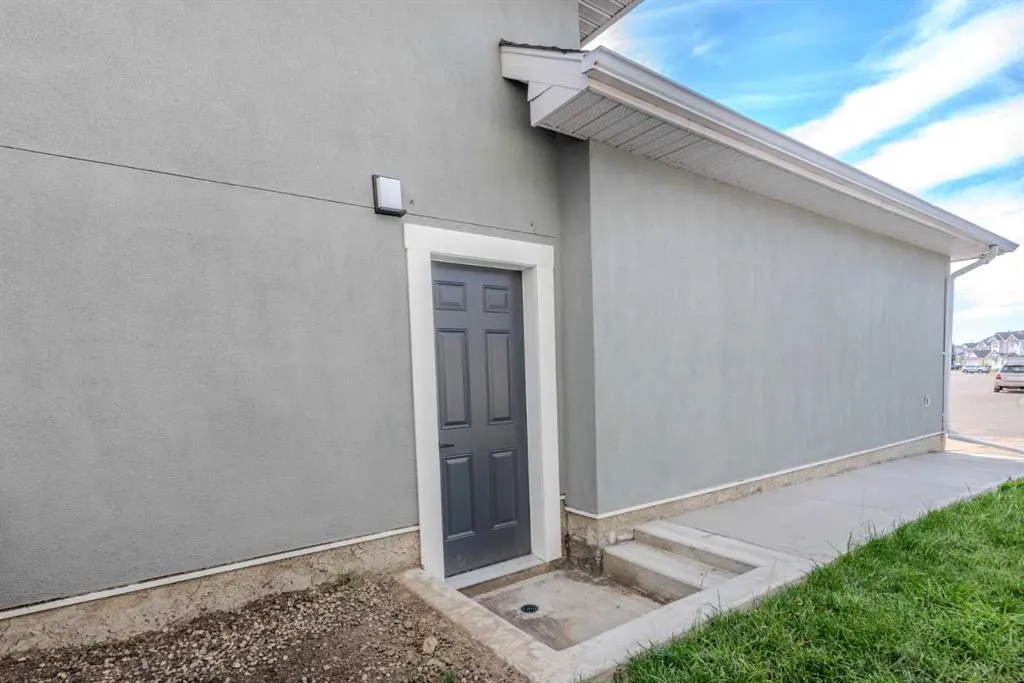 93 Coral Reef Crescent NE