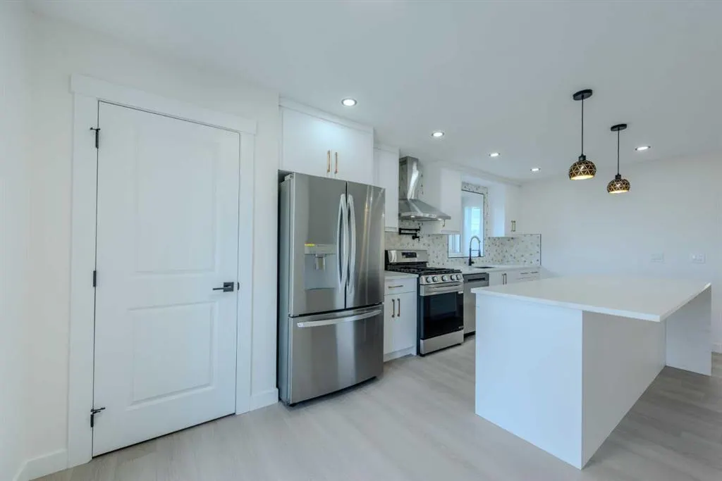 93 Coral Reef Crescent NE