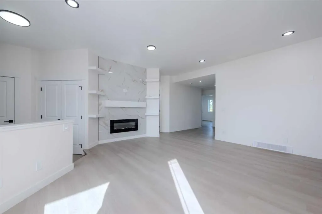 93 Coral Reef Crescent NE