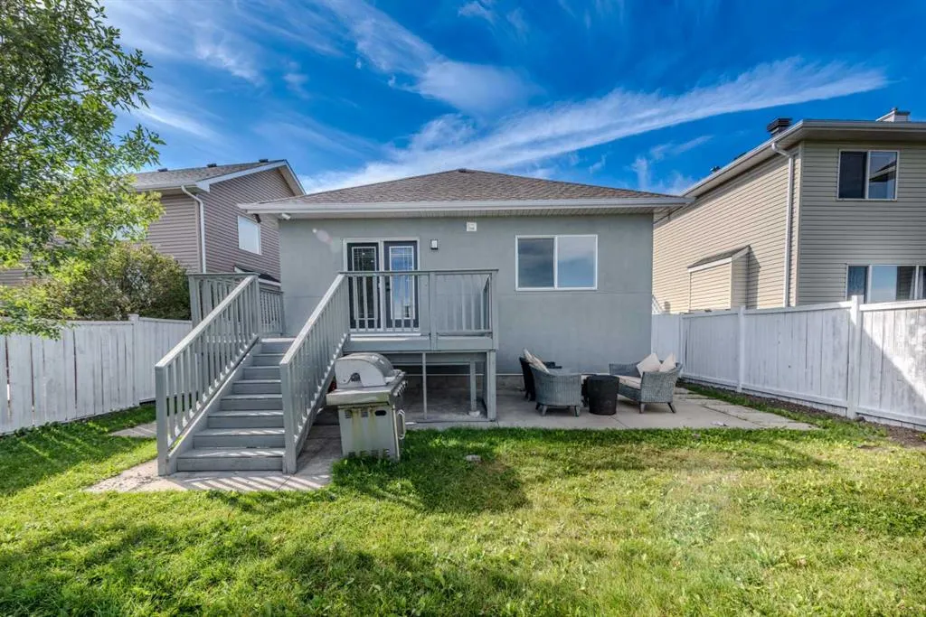 93 Coral Reef Crescent NE