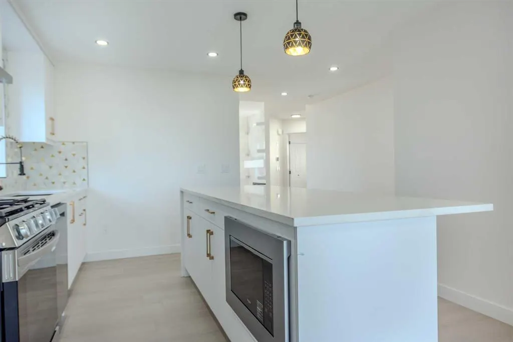 93 Coral Reef Crescent NE