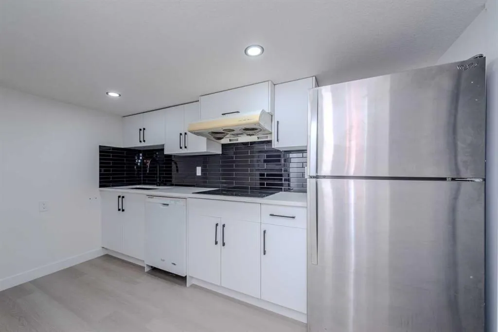 93 Coral Reef Crescent NE