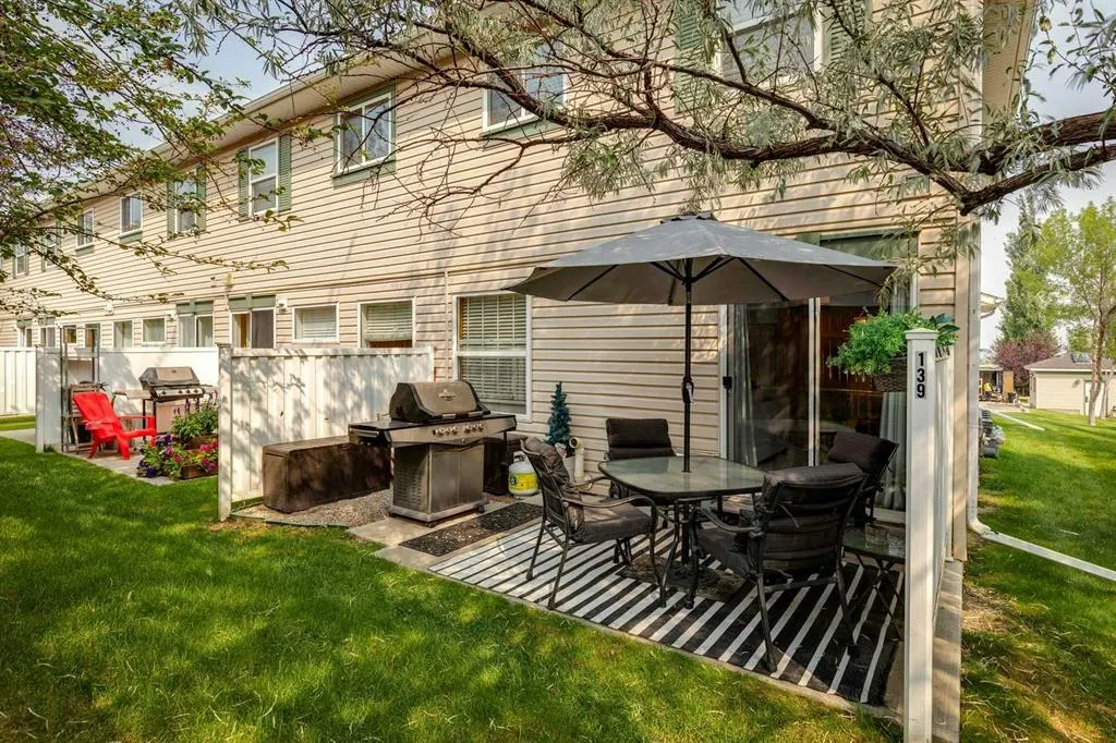 139 Country Hills Villas NW