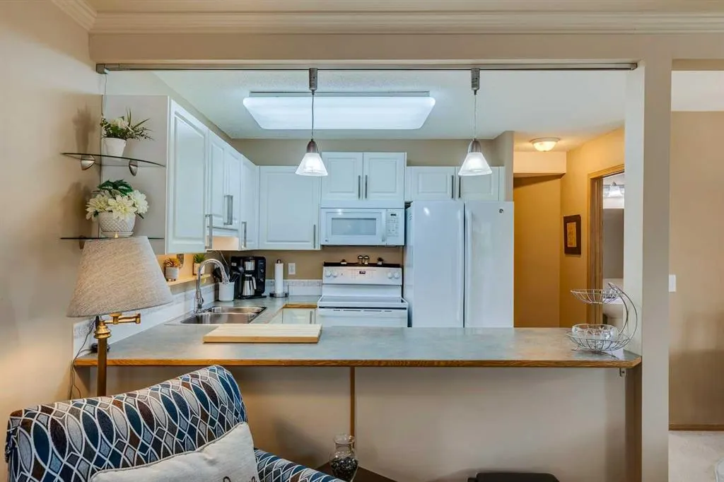 139 Country Hills Villas NW