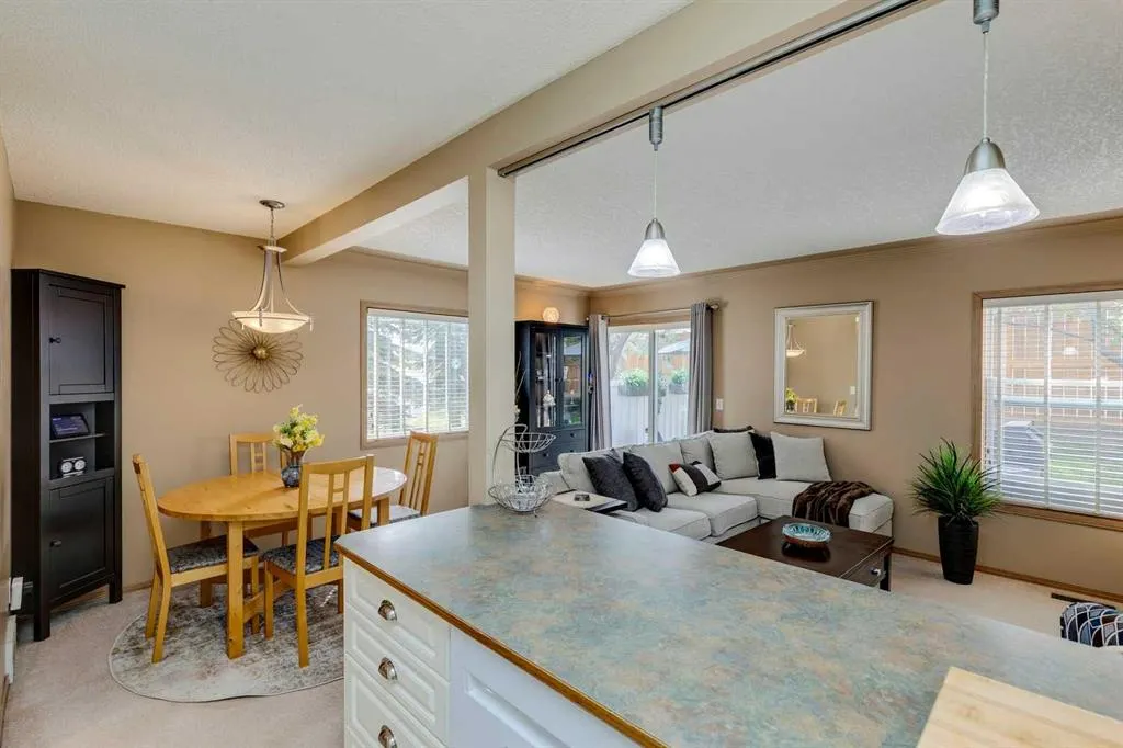 139 Country Hills Villas NW