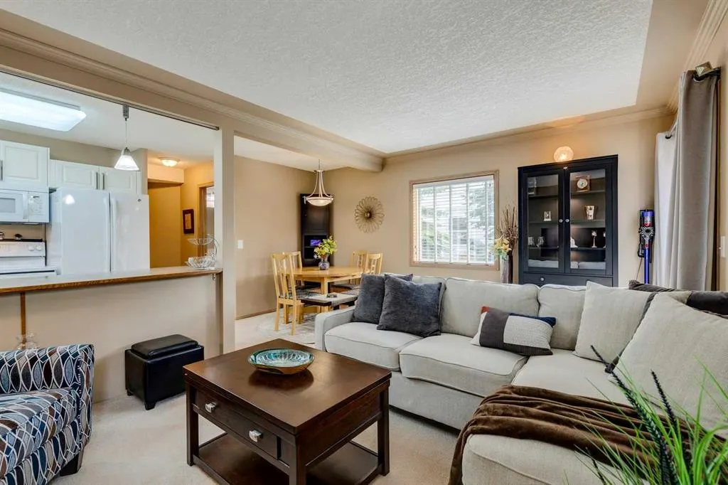 139 Country Hills Villas NW