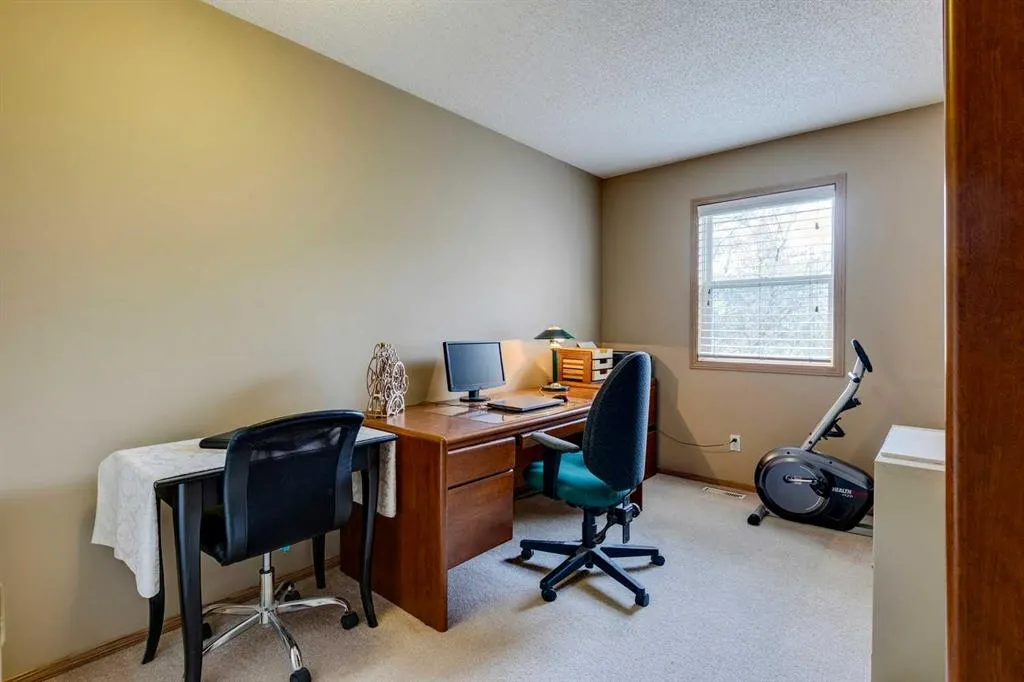 139 Country Hills Villas NW