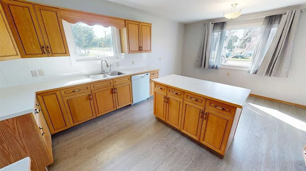 401 3rd Avenue W