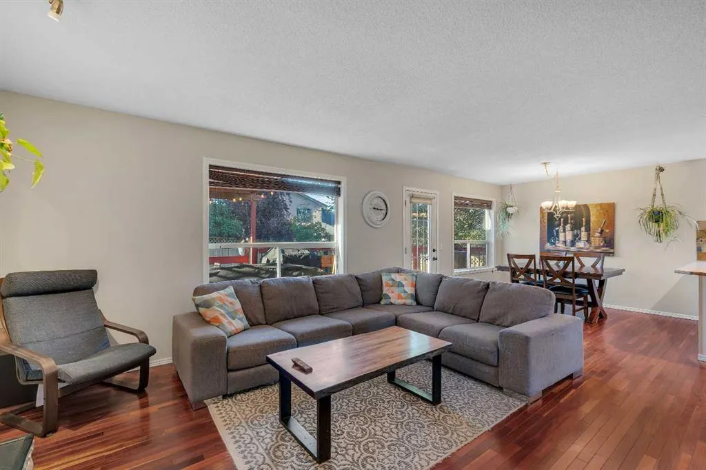 2828 Douglasdale Boulevard SE