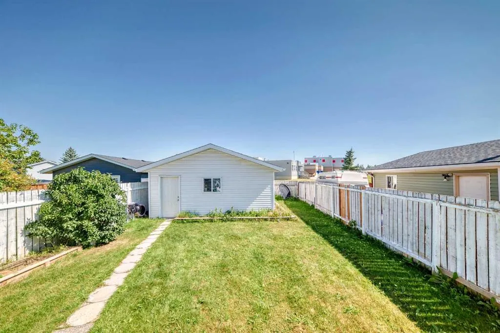 33 Martinridge Place NE