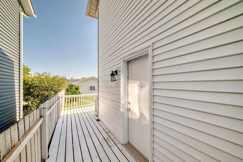 33 Martinridge Place NE