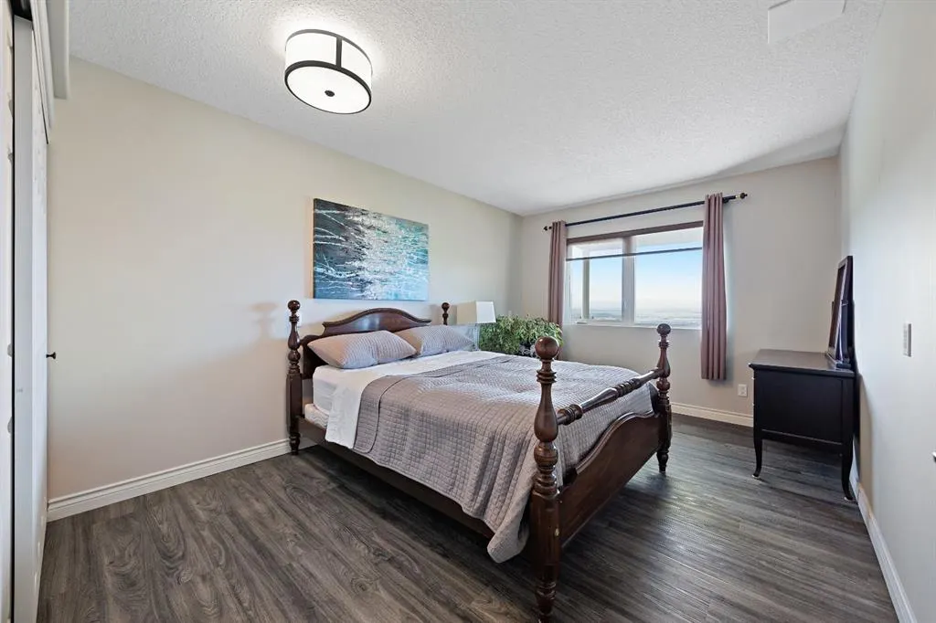 260011 Mountain Ridge Place