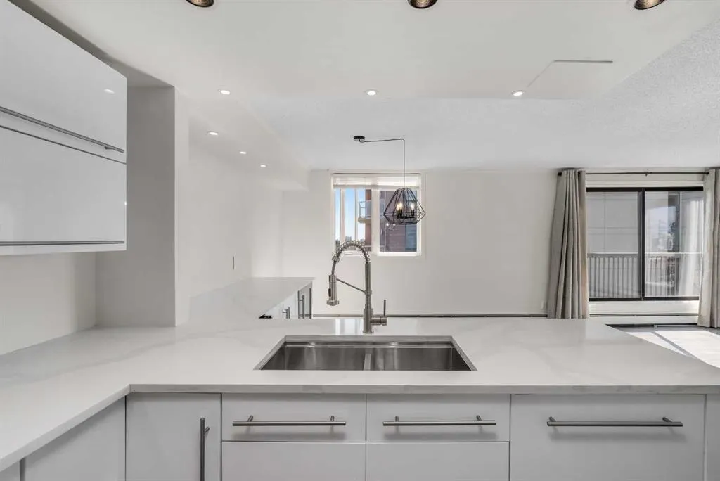 225 25 Avenue SW, #1305 (PH5)