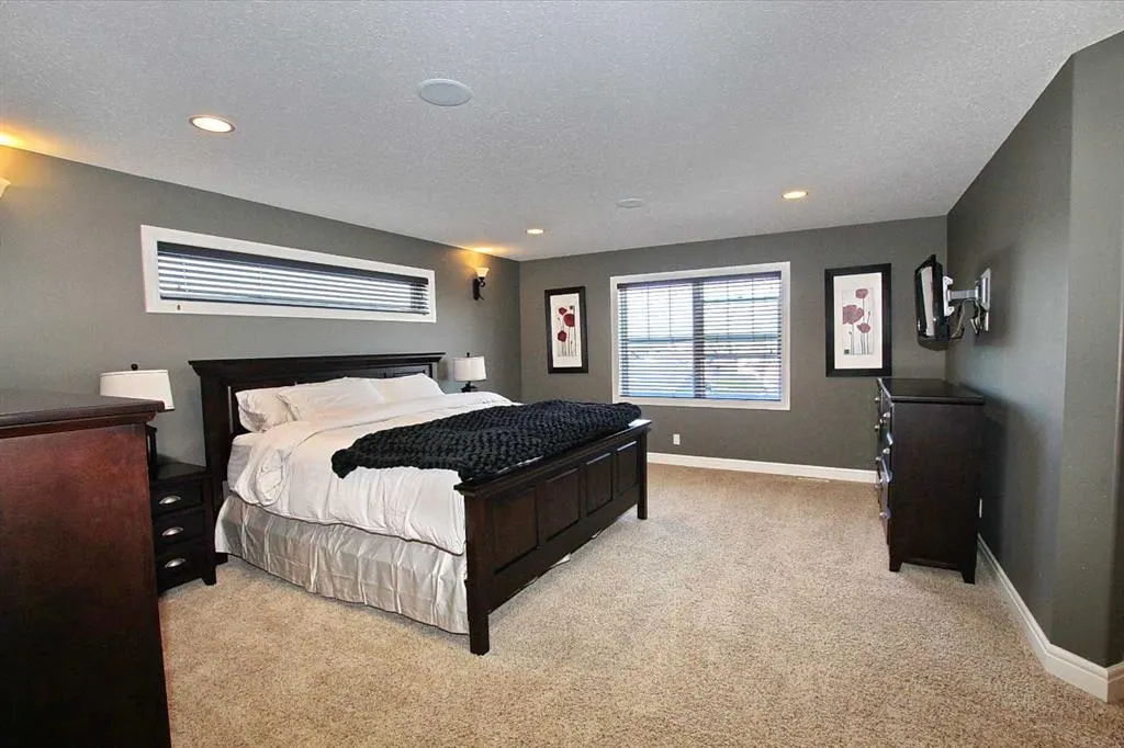 6 Laurel Close