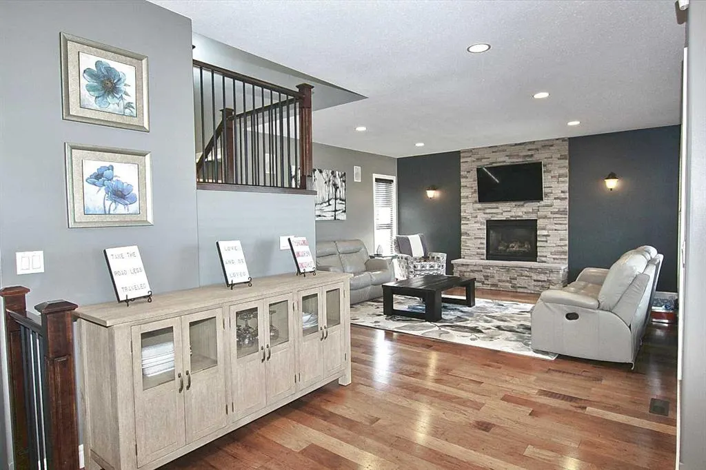 6 Laurel Close