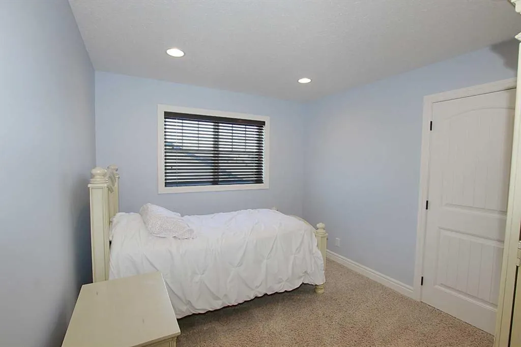 6 Laurel Close