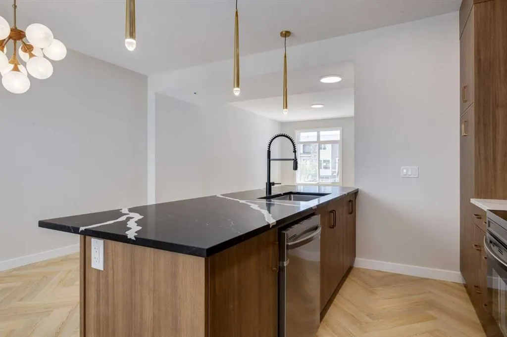 261 Cobblestone Gate