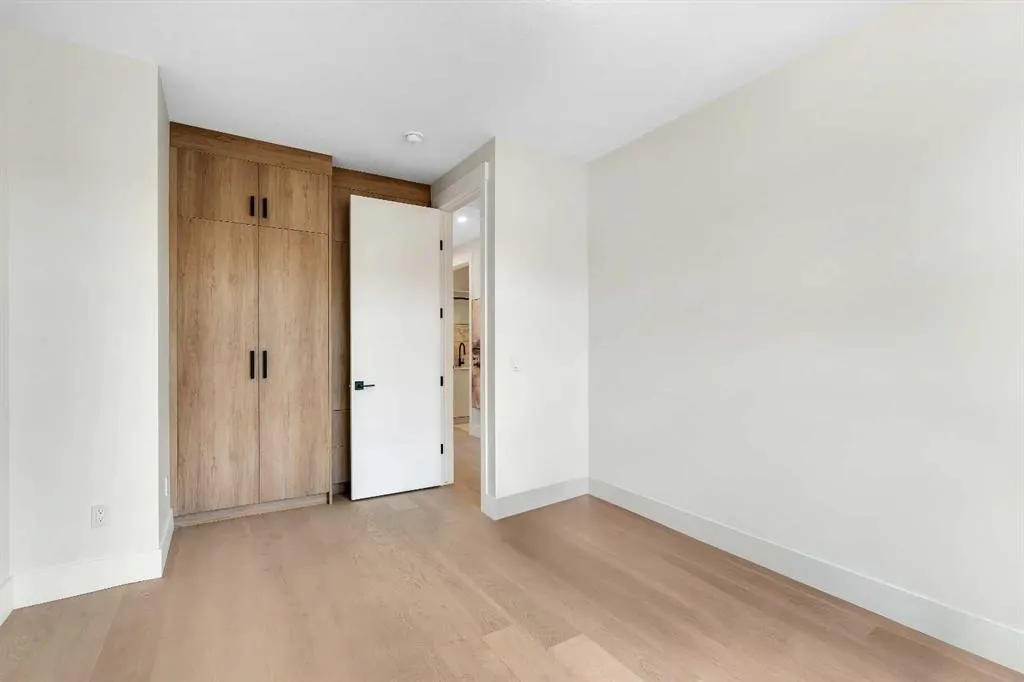 1130A Regent Crescent NE