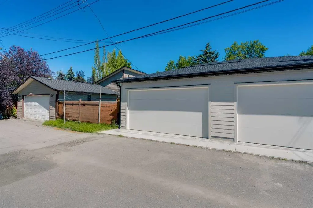 1130A Regent Crescent NE