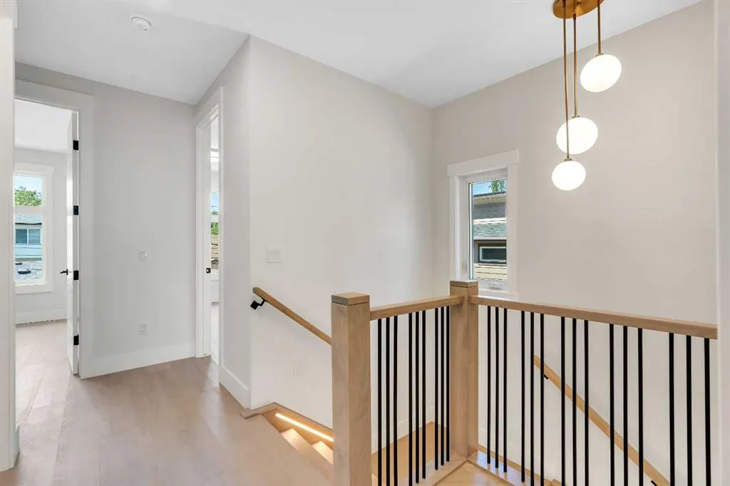 1130A Regent Crescent NE