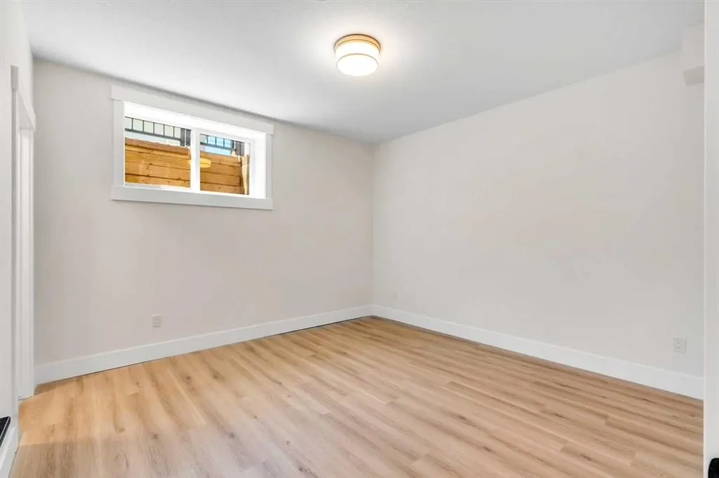 1130A Regent Crescent NE