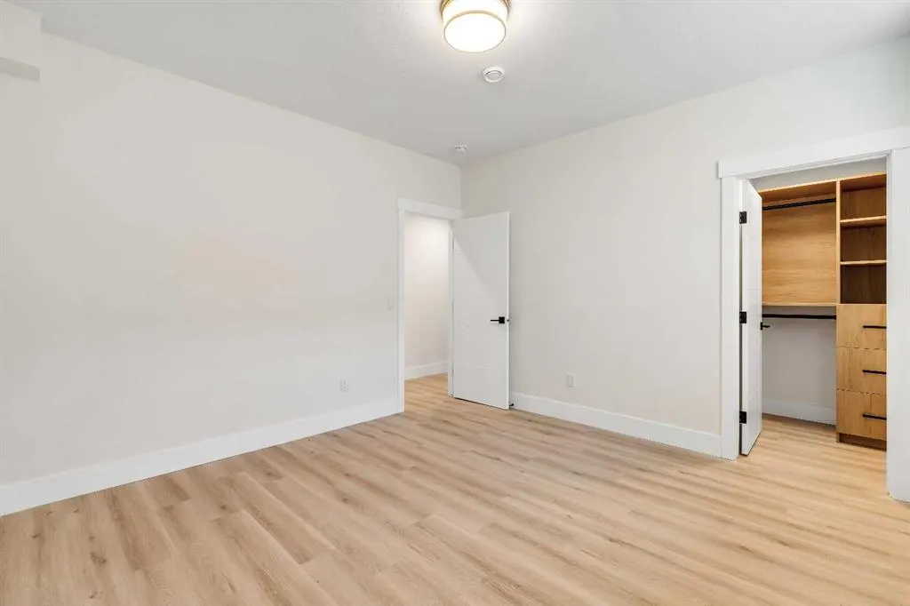 1130A Regent Crescent NE